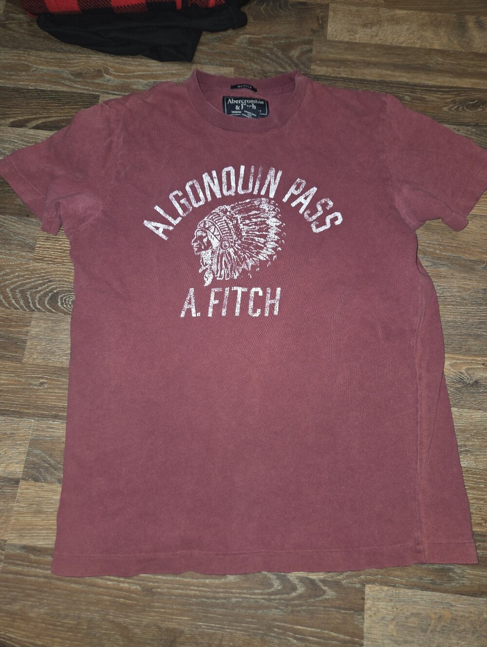 Y2k/vintage Abercrombie & Fitch Men's Faded Maroon Graphic Tee